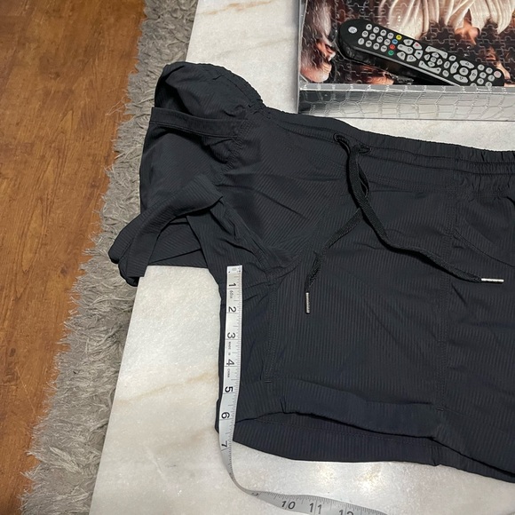 Lululemon Dance Studio Short -Size 8 Black-Good Condition - Picture 16 of 16